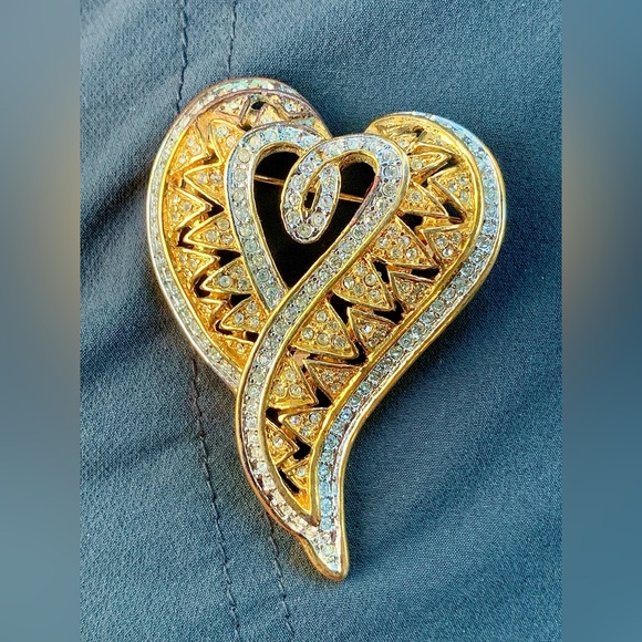 Mid Century Vintage Rhinestone Jeweled Gold Tone Metal Heart Shaped Brooch - Picture 7 of 11